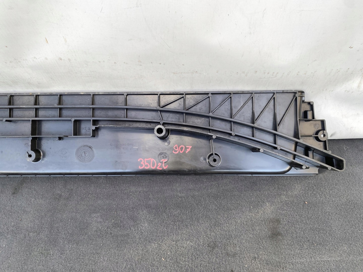 SPRINTER 907 910 17- STOPIEN cap threshold door PRAWYCH A9106861500