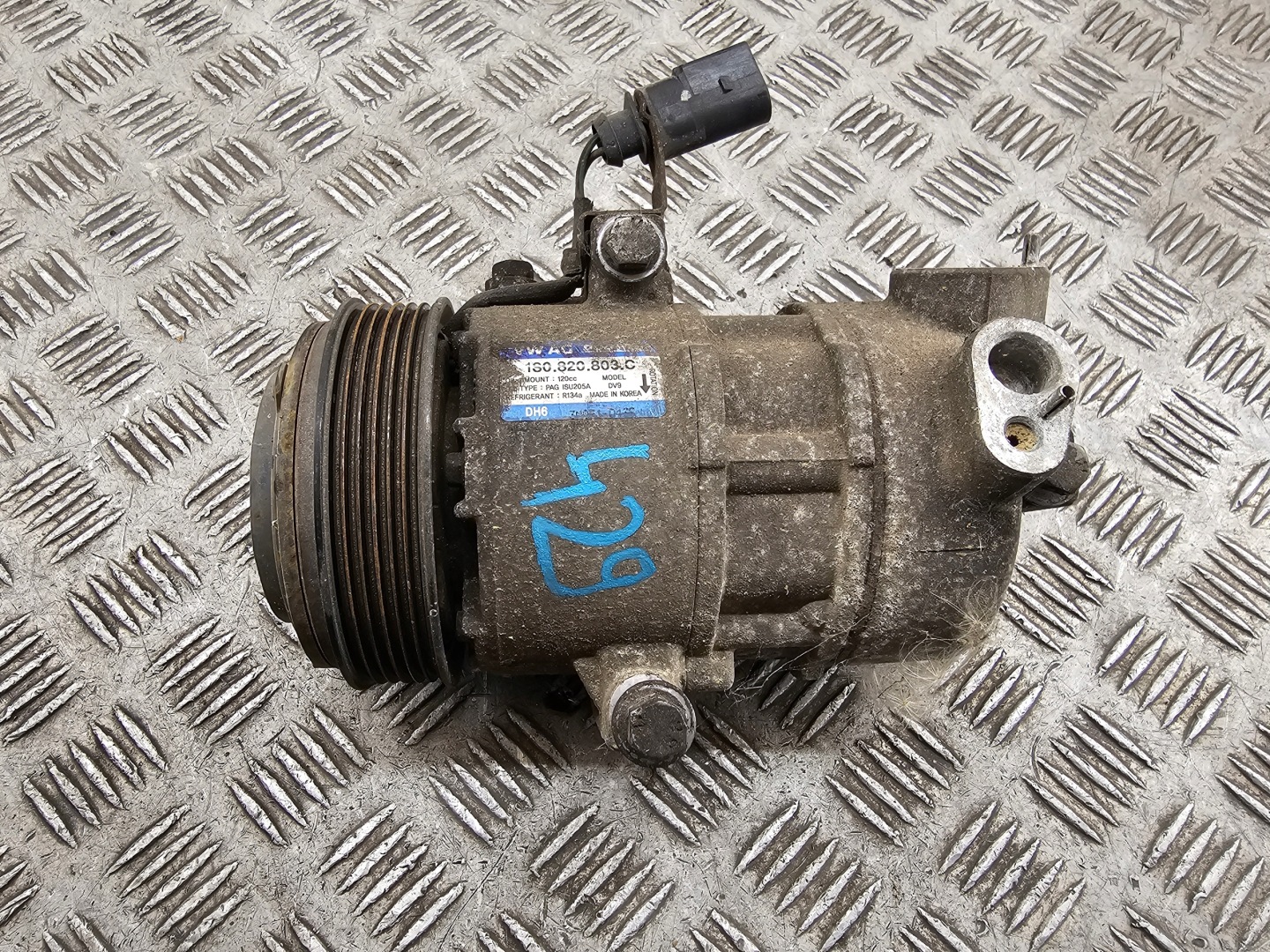 compressor; pump compressor of the air conditioning VW UP! 1S0820803C