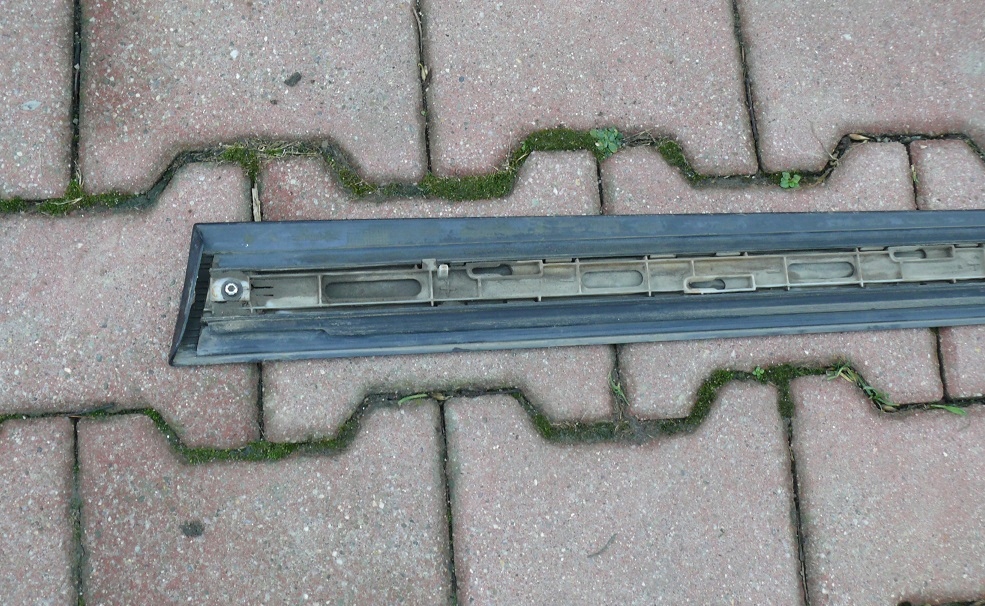 moulding lower door left front AUDI A6 C6 04-08r. 4F0853959B LZ9Y