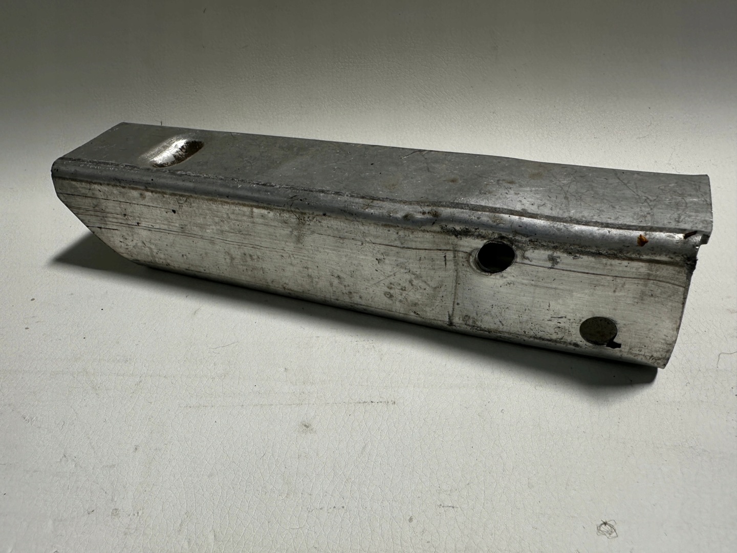 Mercedes W176 console beam tip A2466260088