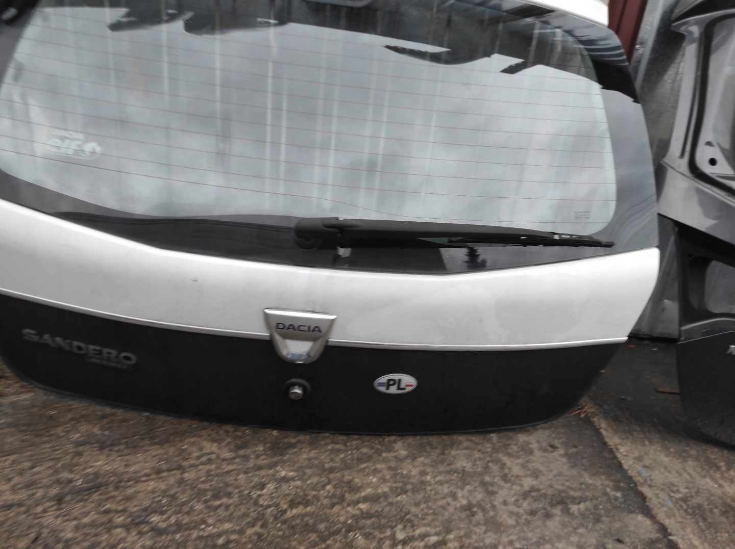 DACIA SANDERO boot doors / boot unprotected