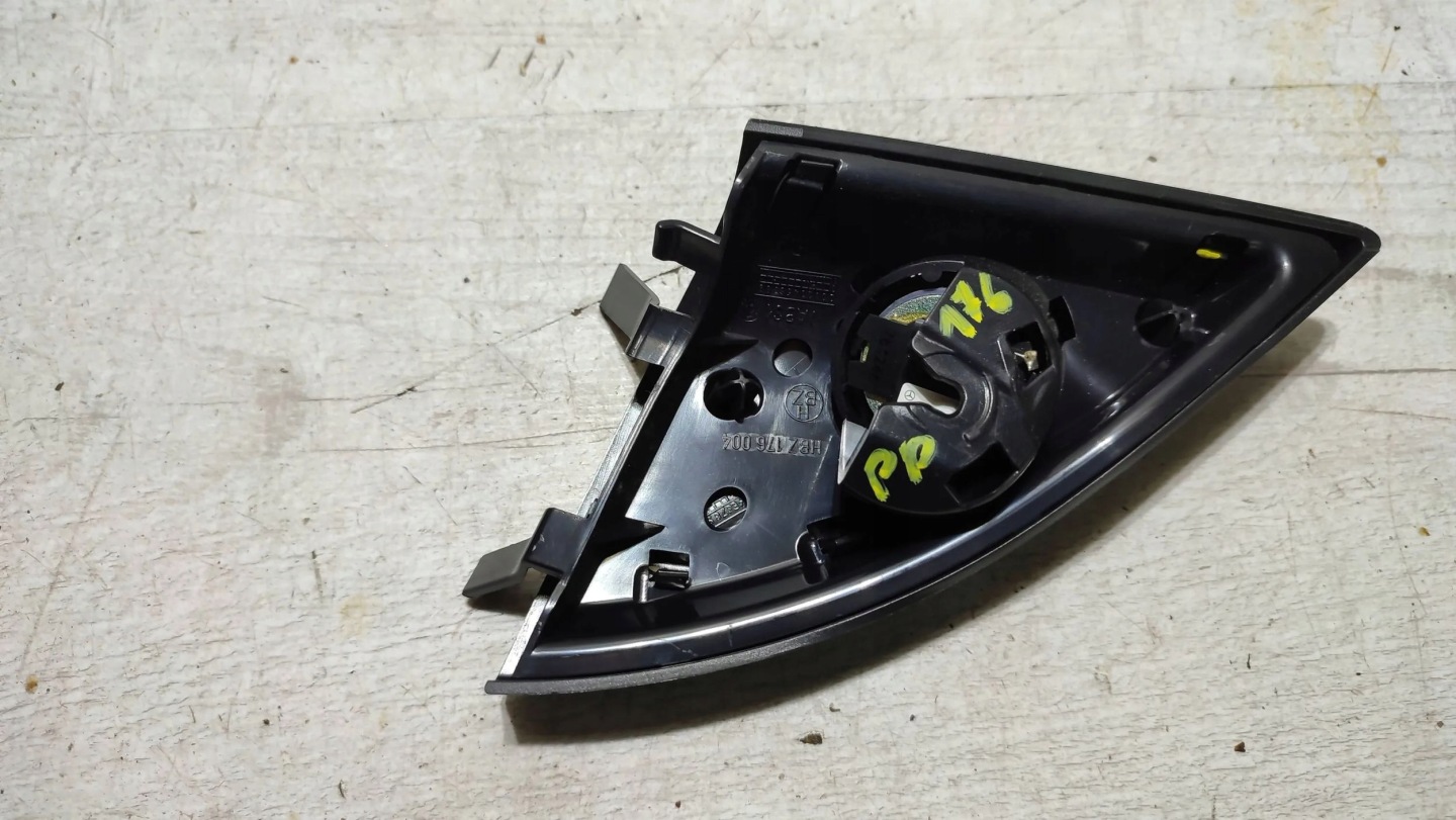 Mercedes-Benz A W176 2017 front side right speaker trojkat mirrors