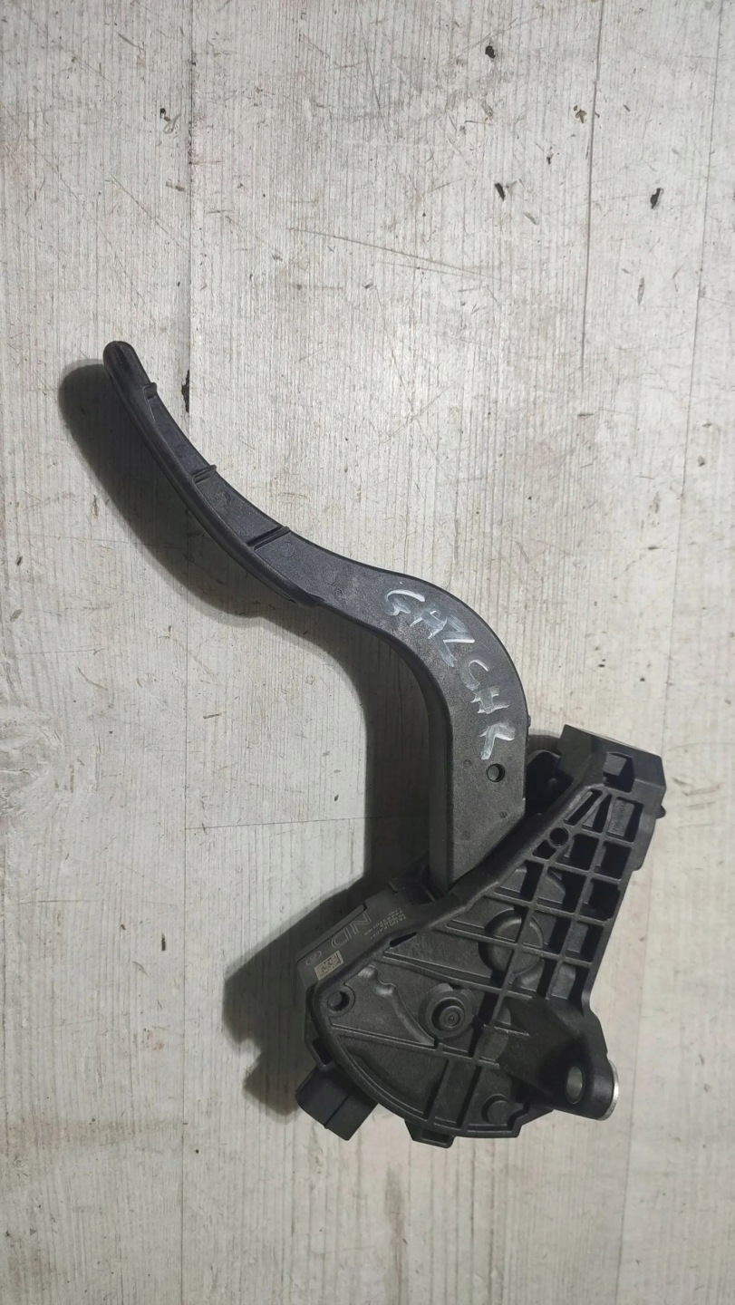 Toyota C-HR and 2019 accelerator pedal