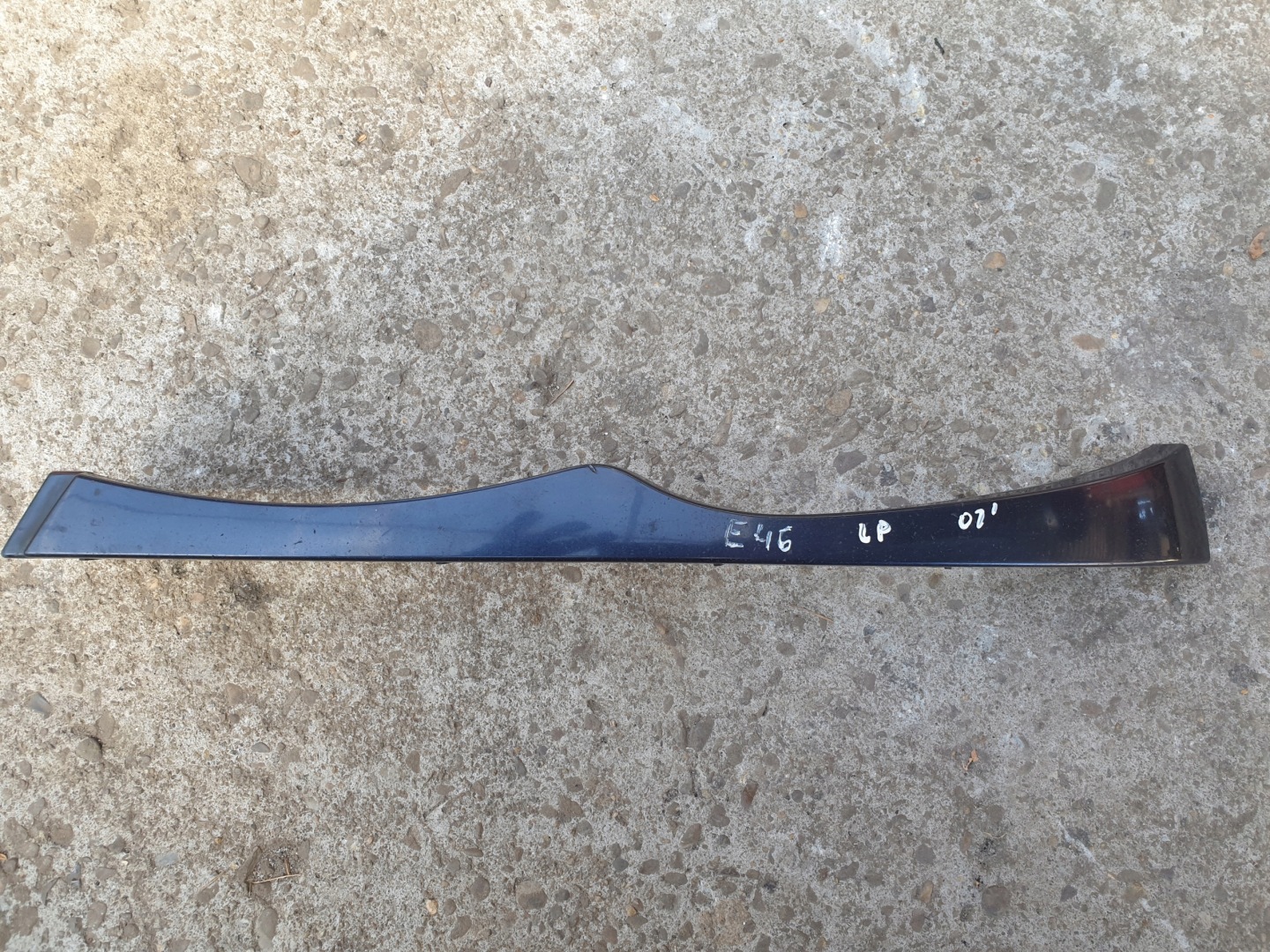 moulding below LAMPE BREWKA BMW 3 E46 LIFT 2001- left 7030553