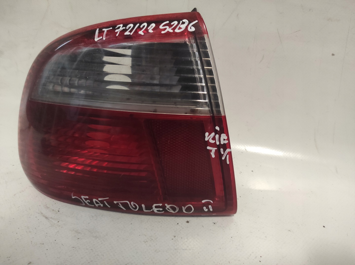 SEAT TOLEDO II light left rear part rear sedan