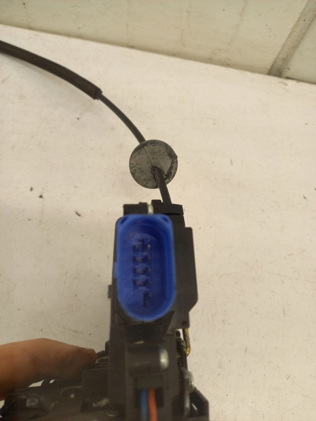 lock door right front VOLKSWAGEN TOURAN 1 9 PIN 3D1837016