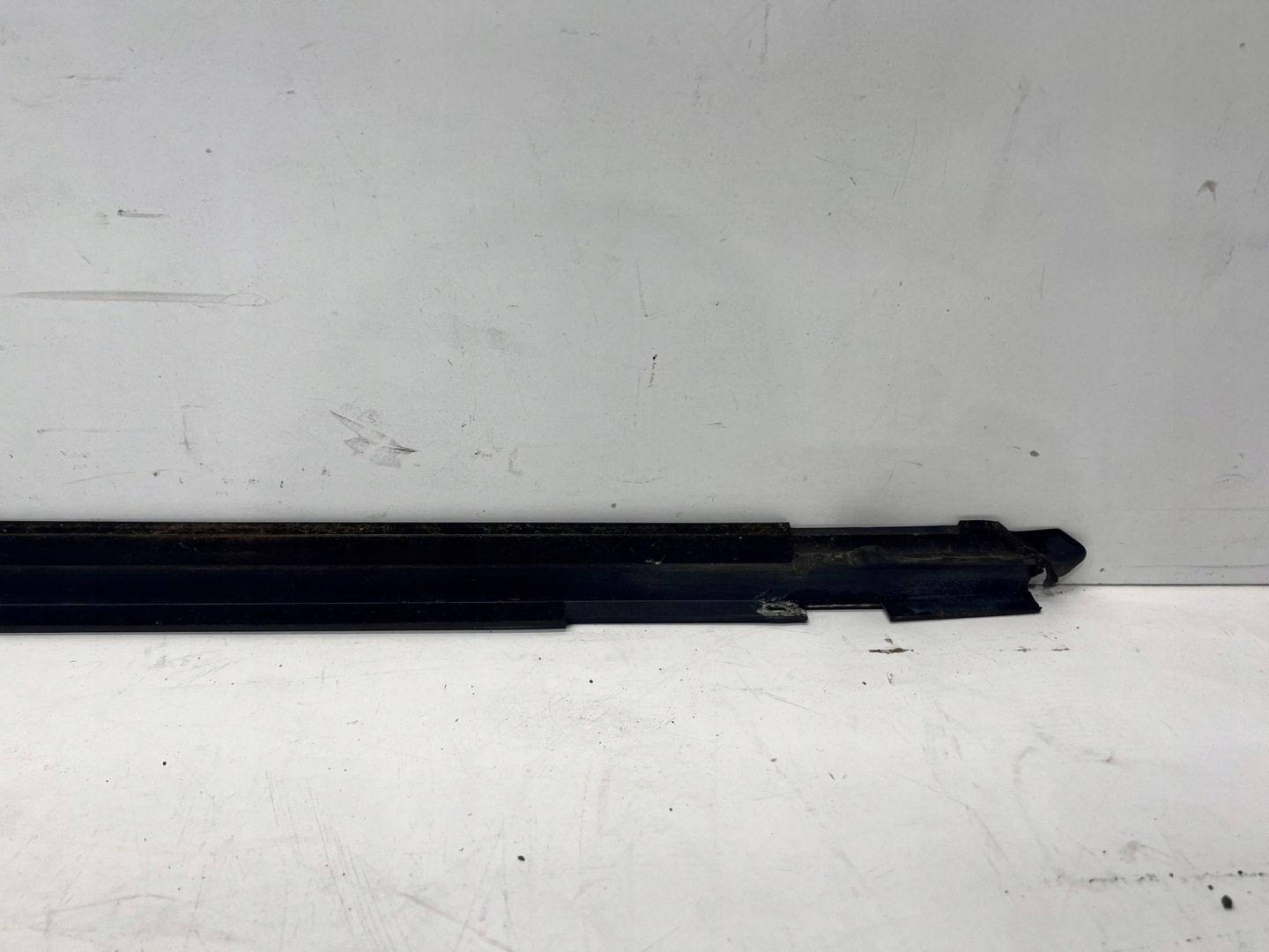těsnění dveře levý předek AUDI TT 8J0837477C