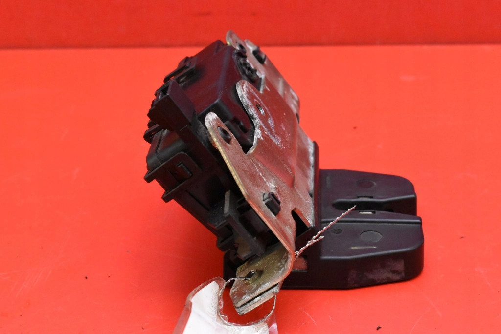 lock bonnet rear part boot 495058724 OPEL ZAFIRA B 05-10