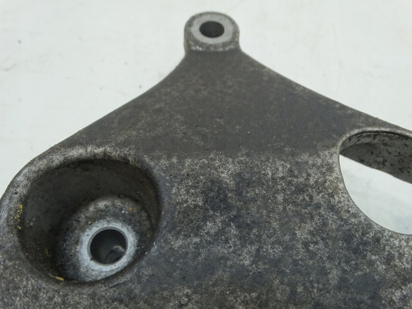 holder engine mount left BMW 1 F20 2.0D 2013R. 6788611