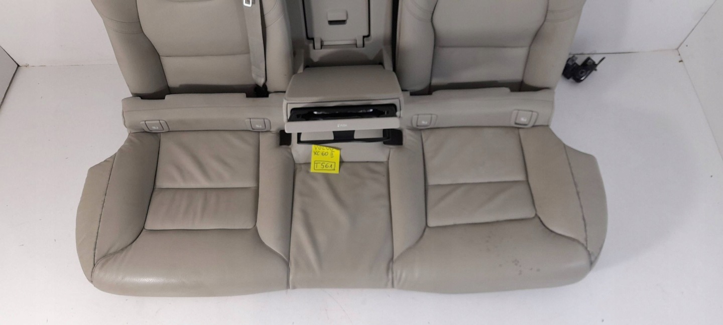 Volvo XC60 II 2022r Sitz hinten (T561)