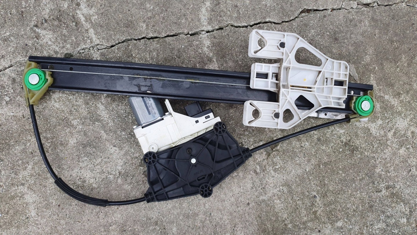 Audi A4 B8 8K0 window regulator left rear part