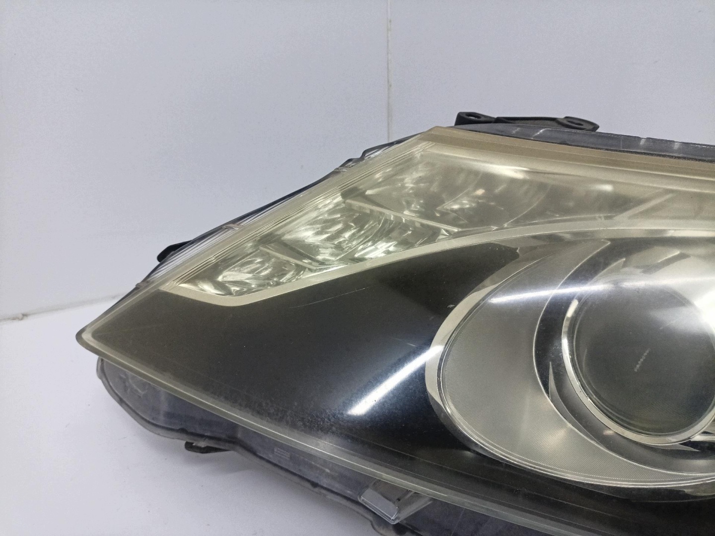 light front left side Toyota Avensis 3 T270 facelift ZRT272W 2014