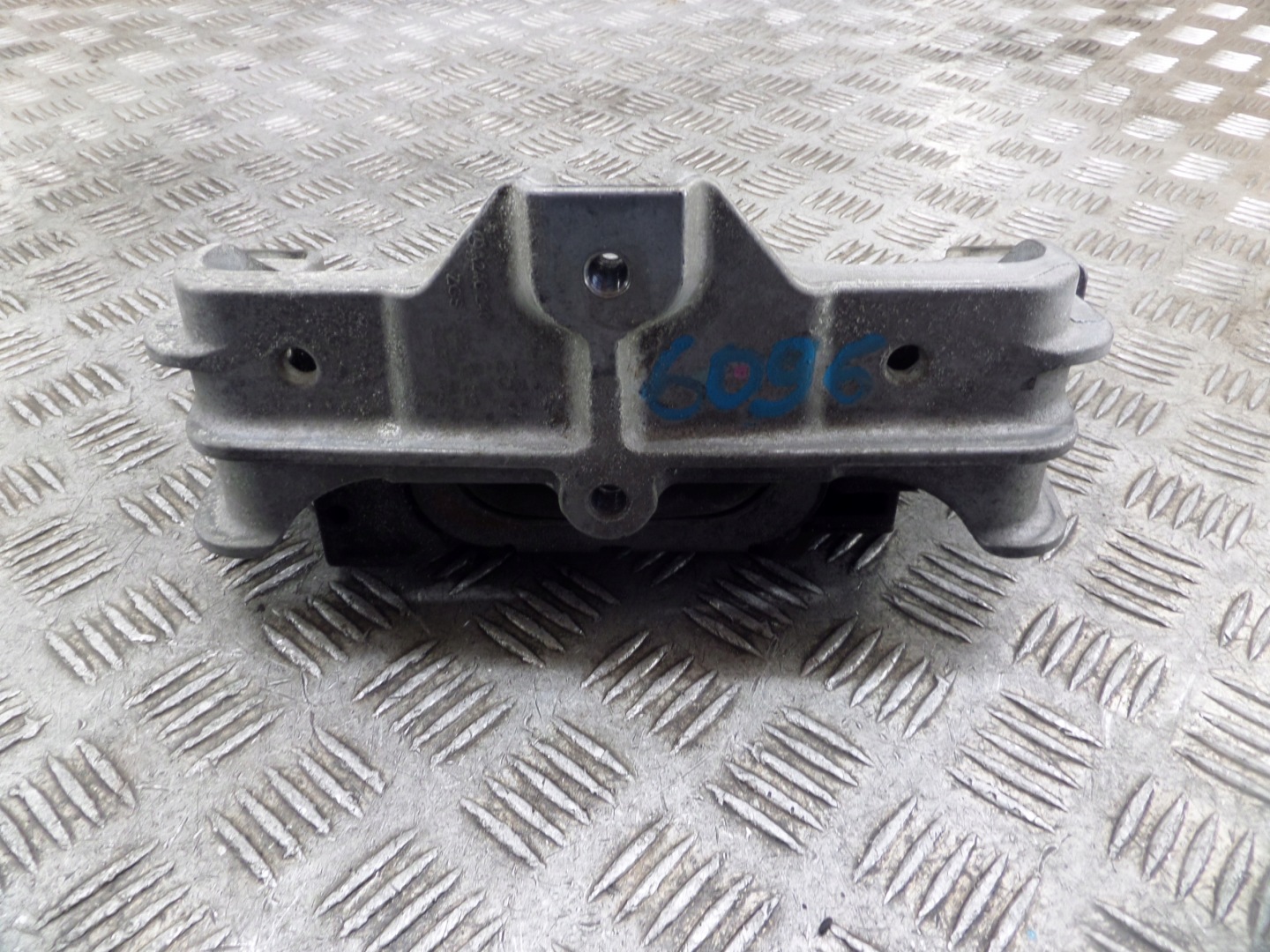MERCEDES A KLASA W176 2.2 CDI airbag engine mount A2462402617