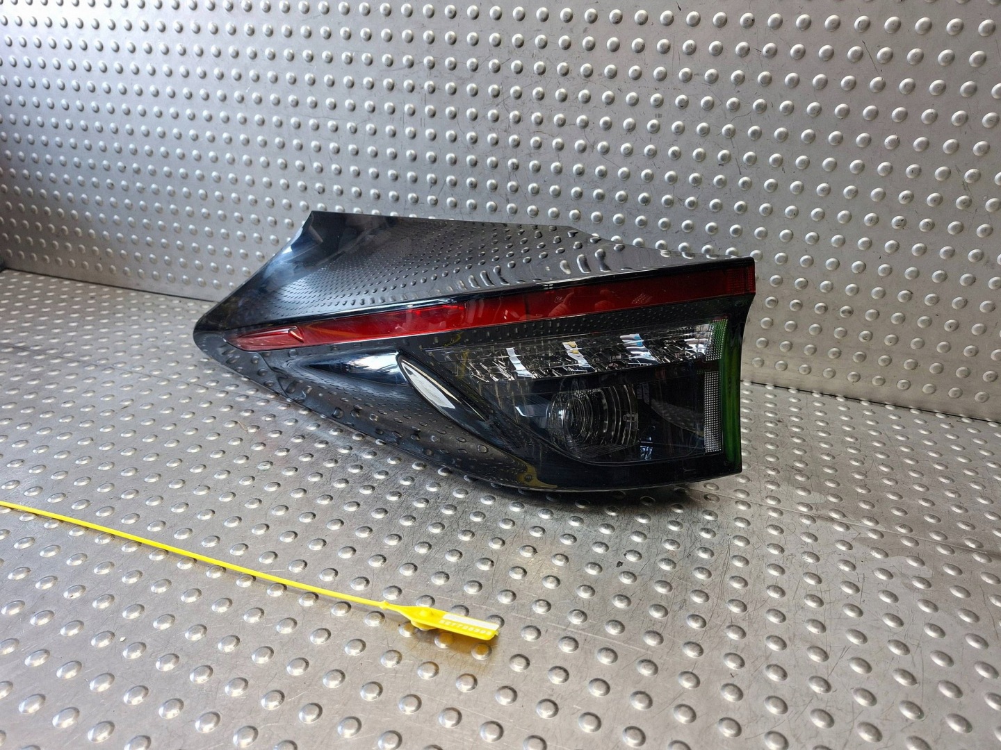 light rear part left TOYOTA YARIS CROSS 21- EU 81560-0DE20