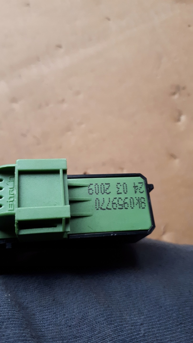 A4 B8 S4 switch PAMIECI seat 8K0959770