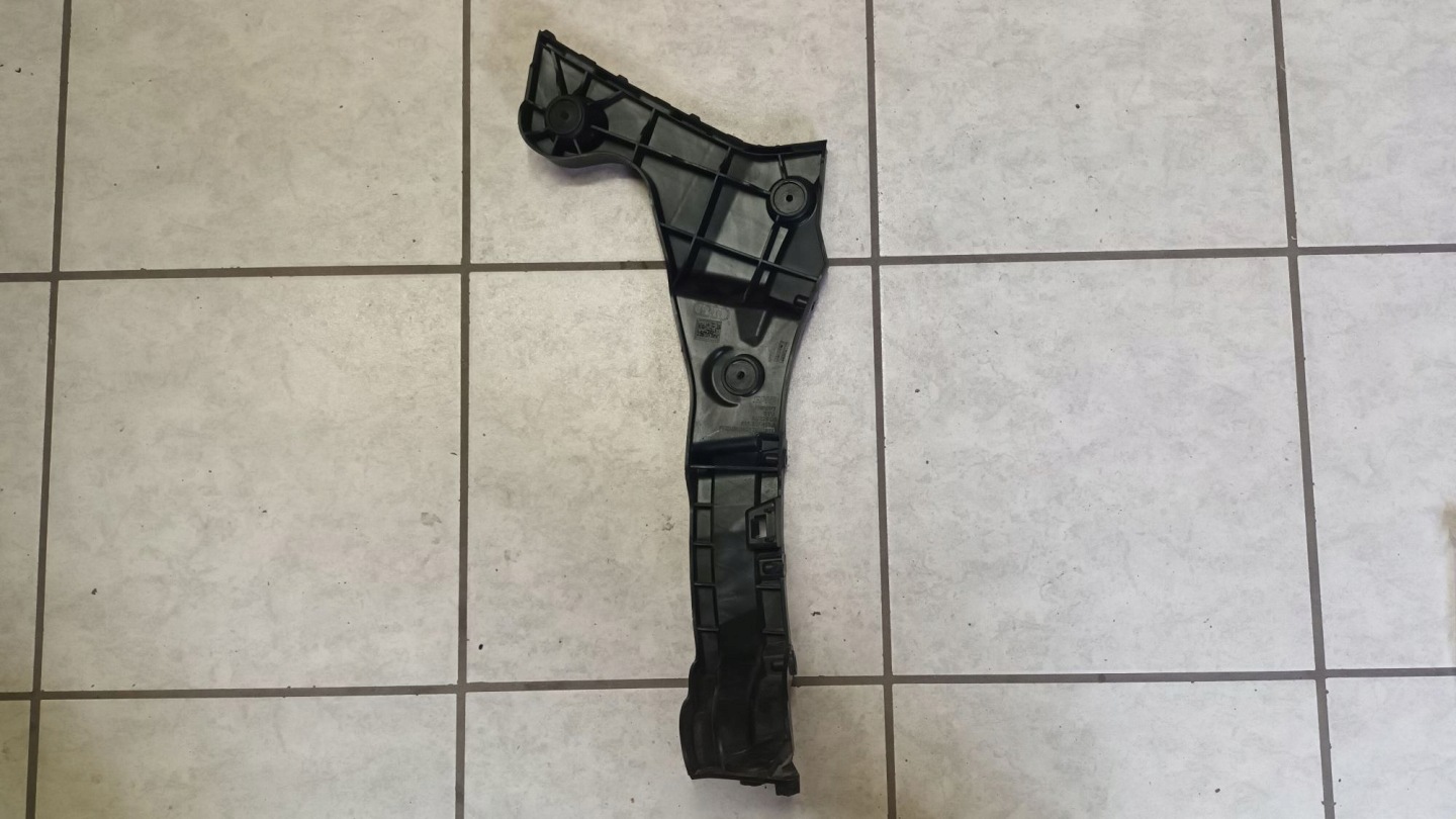 left bumper bracket of the rear AUDI Q3 2018->