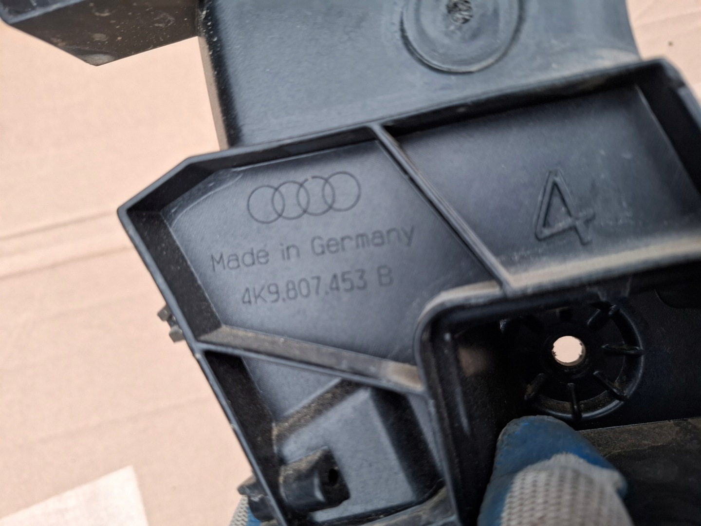 AUDI RS6 C8 KOMBI support left rear part 4K9807453B