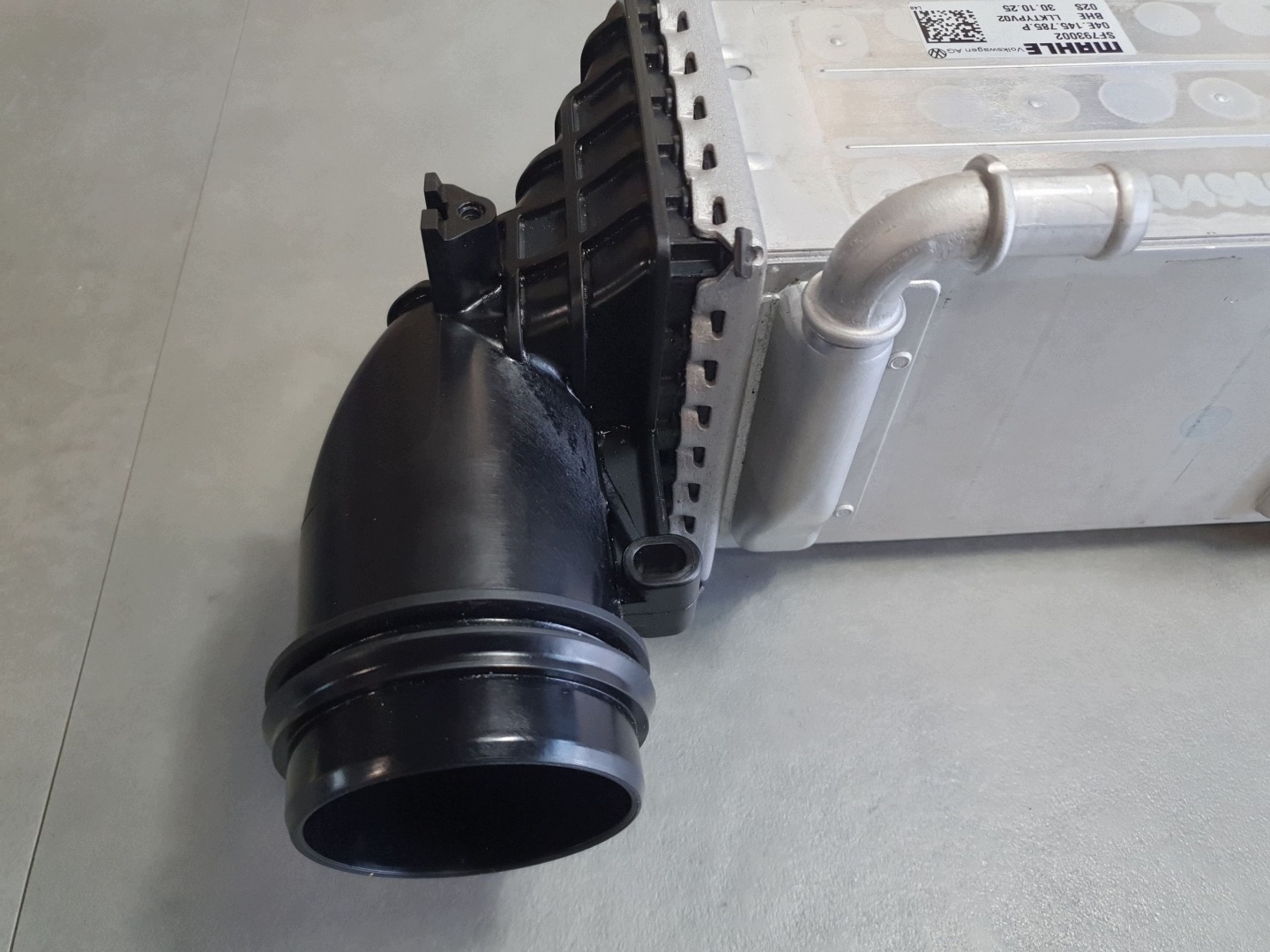 Audi A3 8Y Intercooler Kühler luft 04E145785P