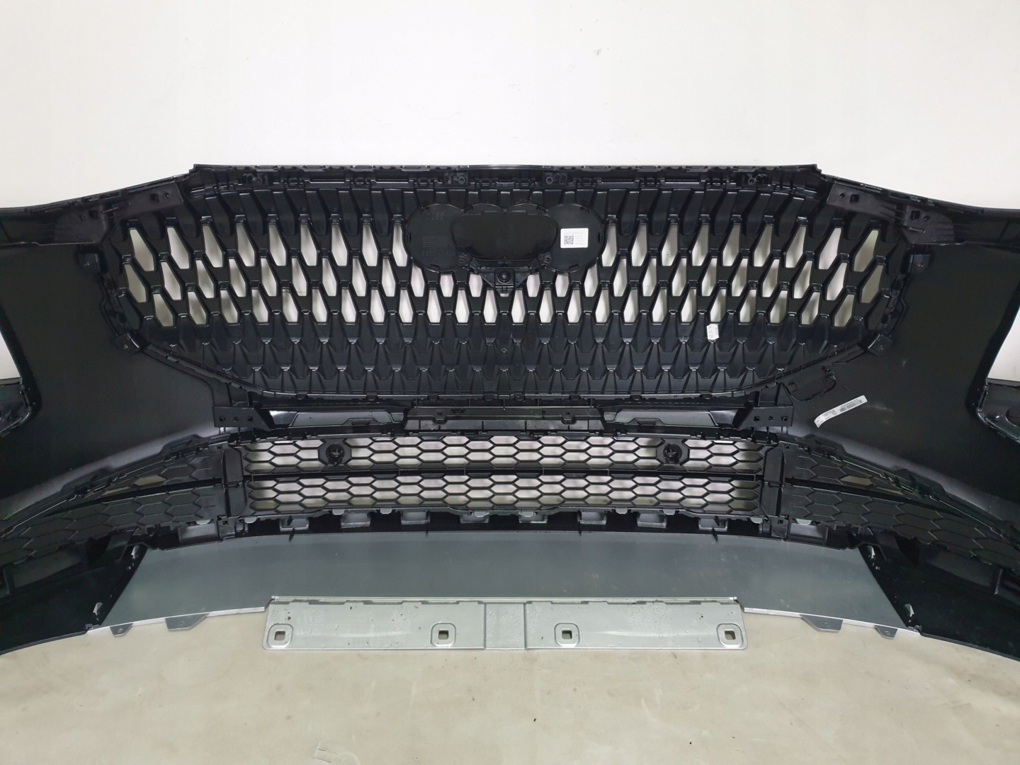 AUDI Q3 III 83H 25-> bumper front front 6xPDC 83H807437