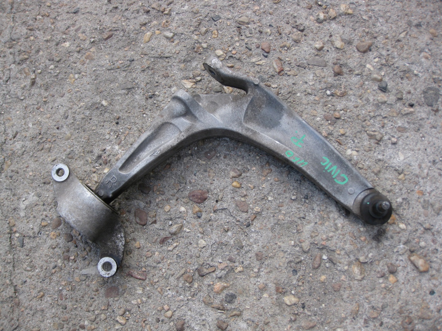 HONDA CIVIC VIII UFO 07R arm right front