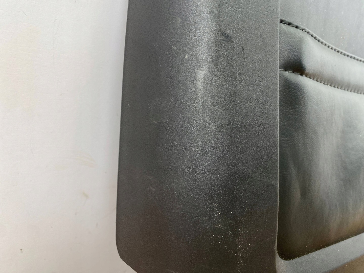 plastic panel cover seat of left driver´s Dodge Challenger 2015+