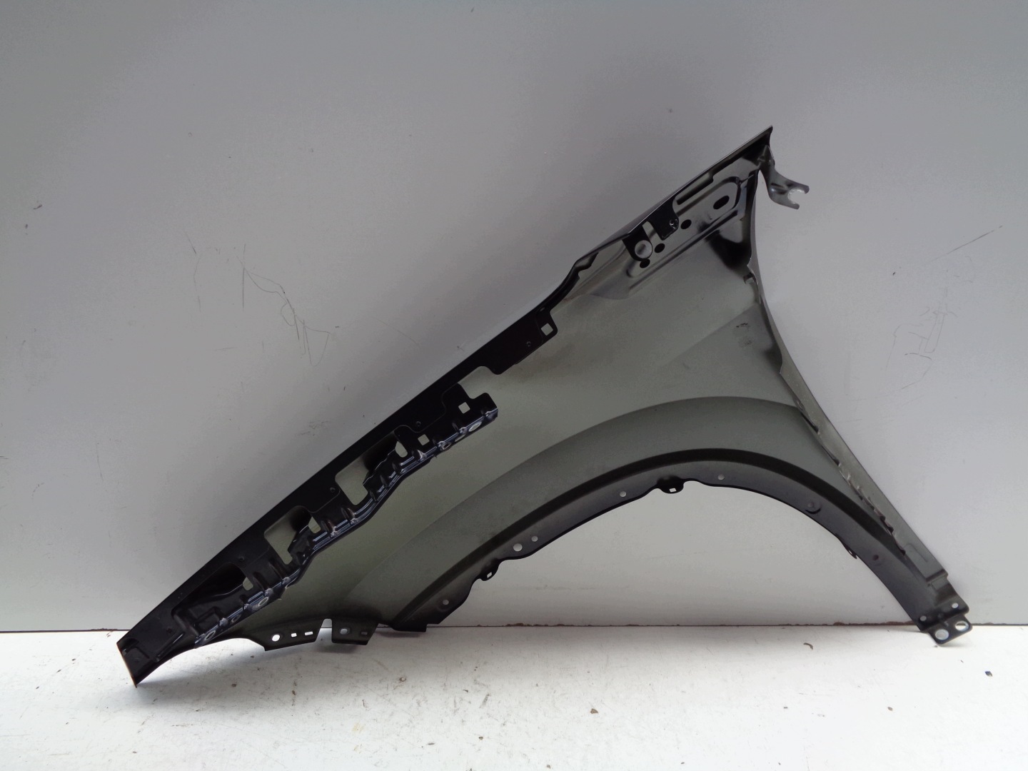 fender right front VW TAYRON 57L 24- NR 53019