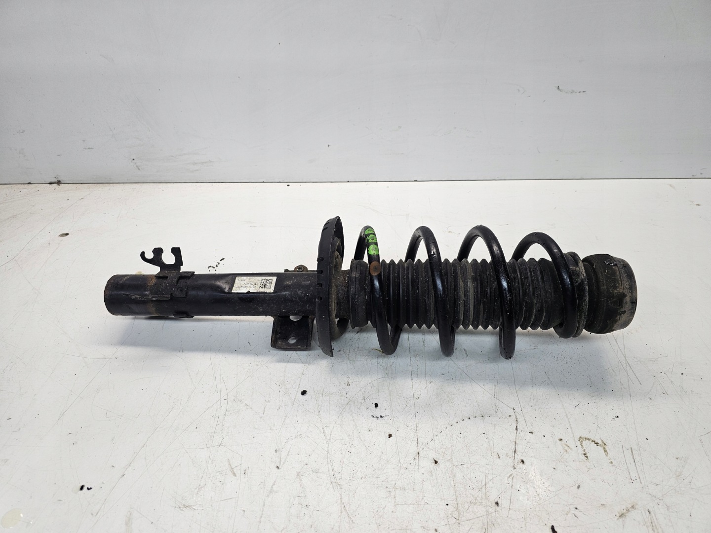 Stoßdämpfer links oder rechts vorne AUDI A1 8X VW SEAT SKODA 6R0413031J