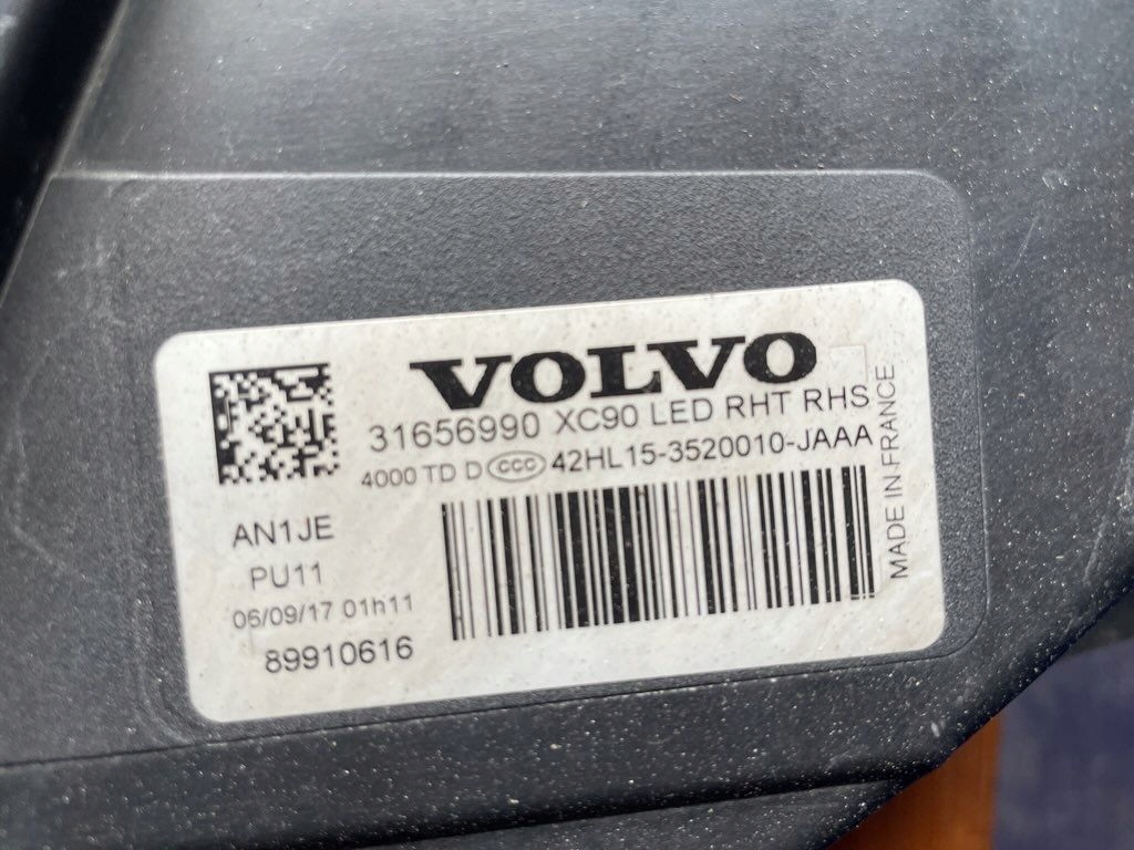 VOLVO XC90 II - light FULL LED right front