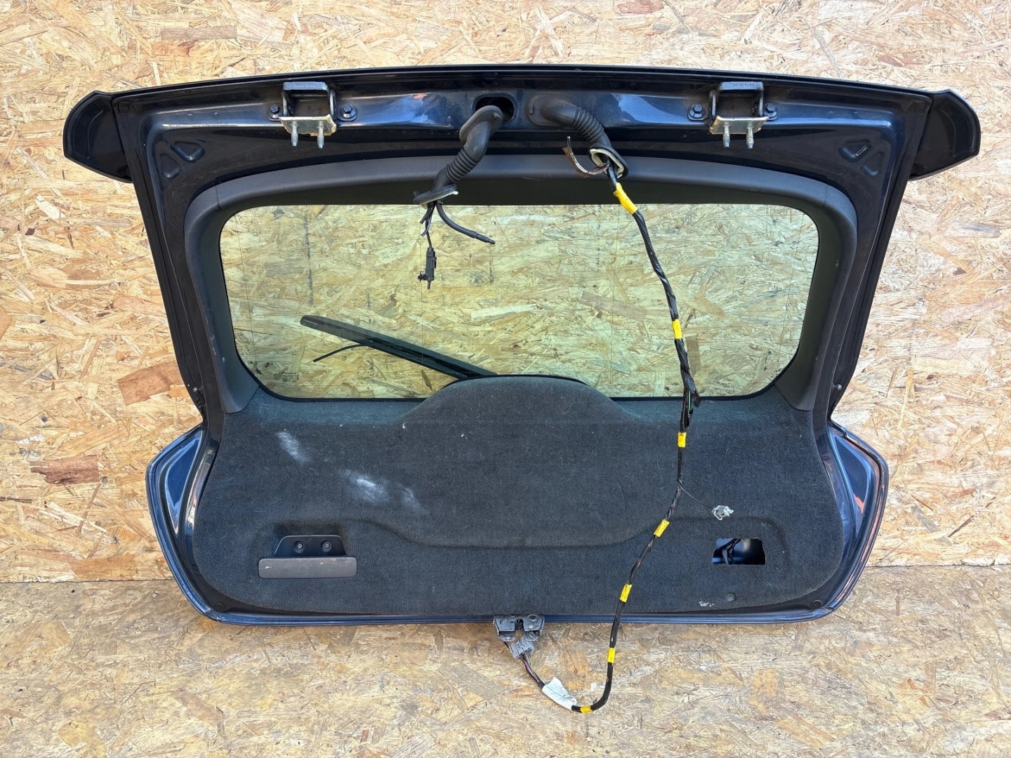 trunk door boot Volvo V60 and R-design