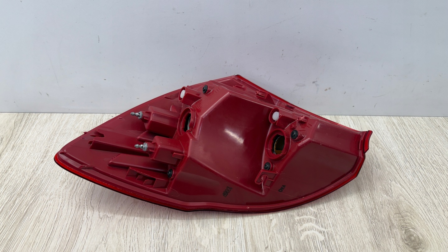 KIA CEED 2 II HB 2012+ right light rear part 92402-A20 E260WR