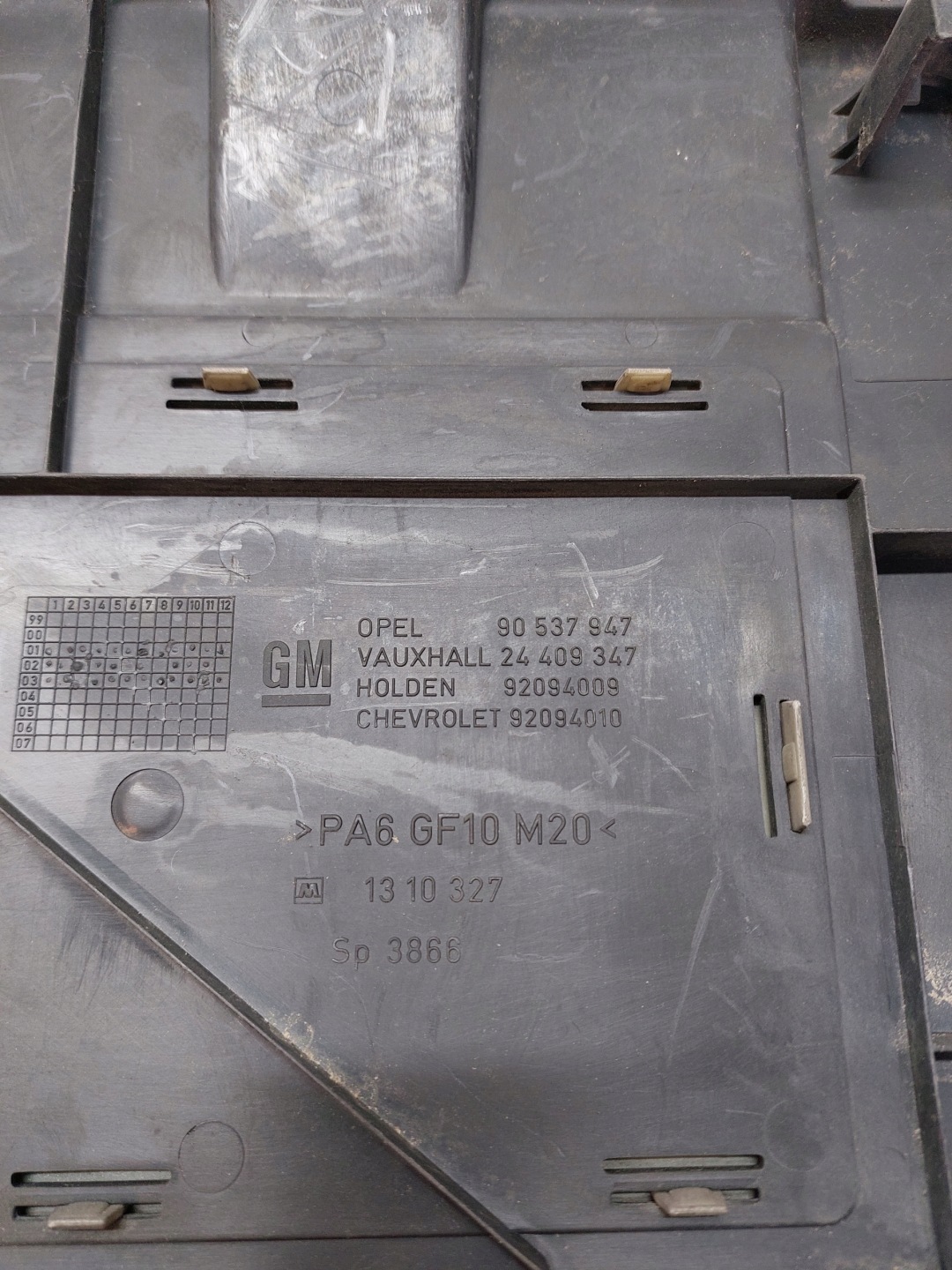 Abdeckung Blende Abdeckung DES MOTORS OPEL 2.2 90537947