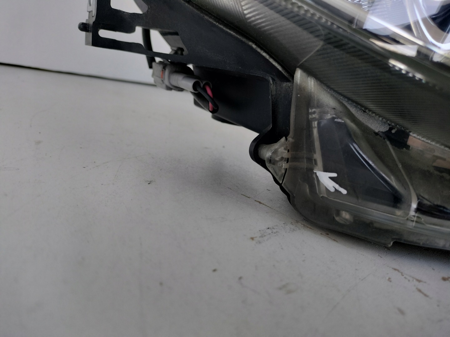 light right REFLEKTOR SUBARU LEGACY OUTBACK 09- XENON