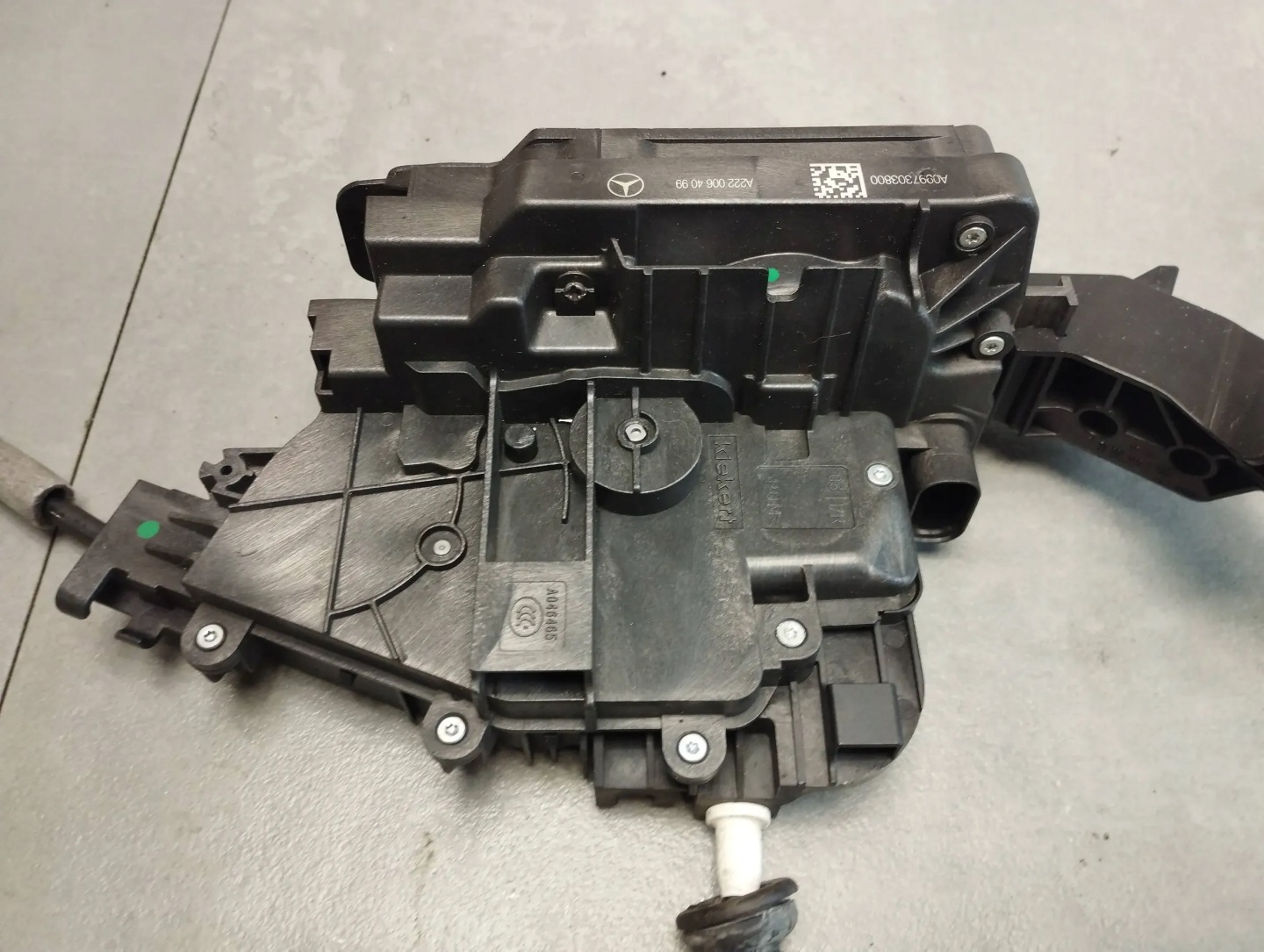 Mercedes-Benz GLC X253 lock right rear part A2220064099