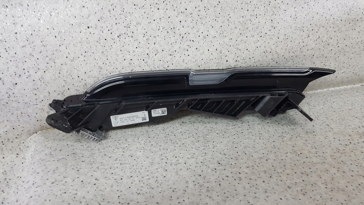 PORSCHE CAYENNE III LIFT 2023 - left light DRL LED 2593
