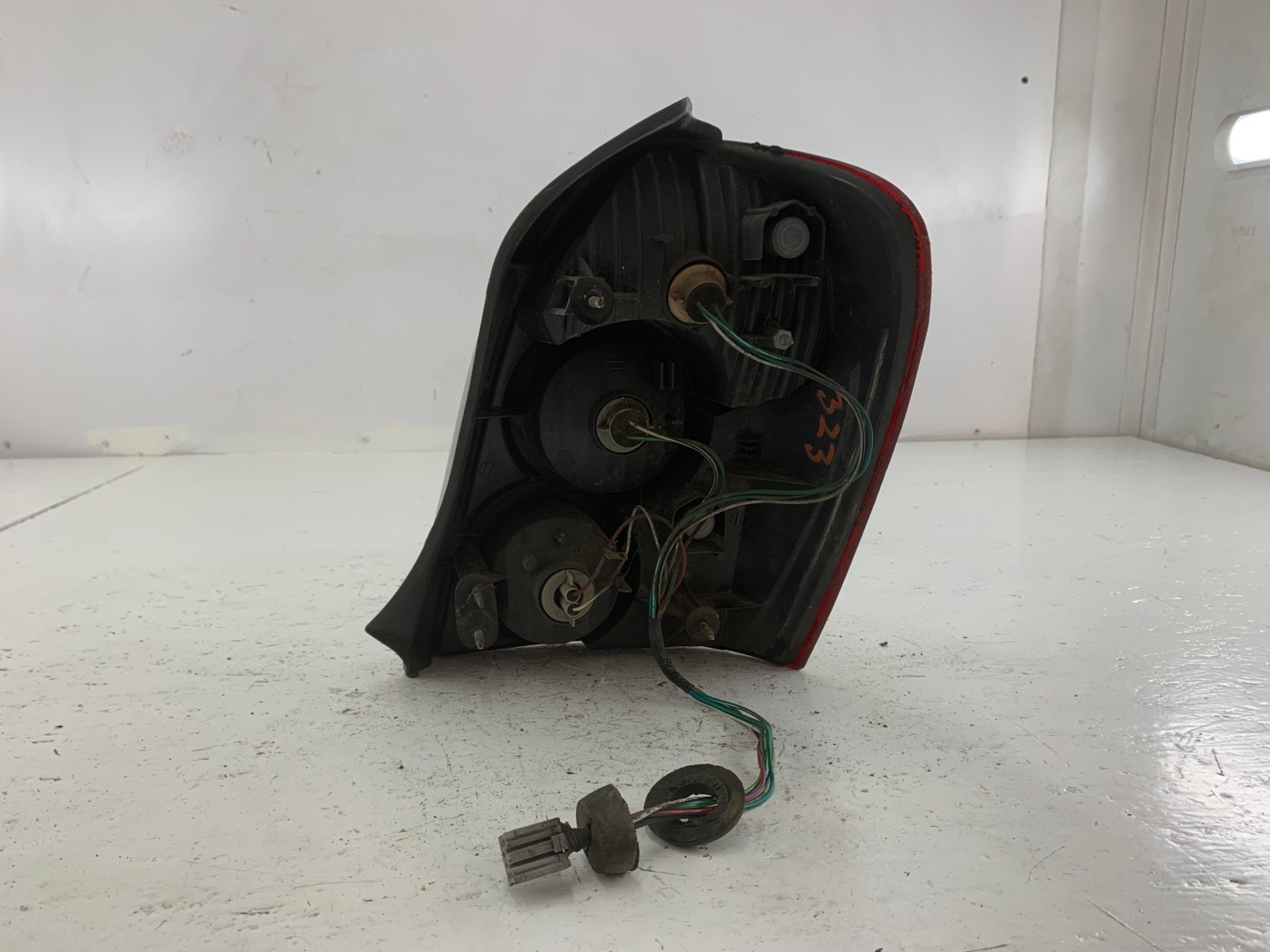 MAZDA 323F BJ LIFT light left rear part CIEMNA