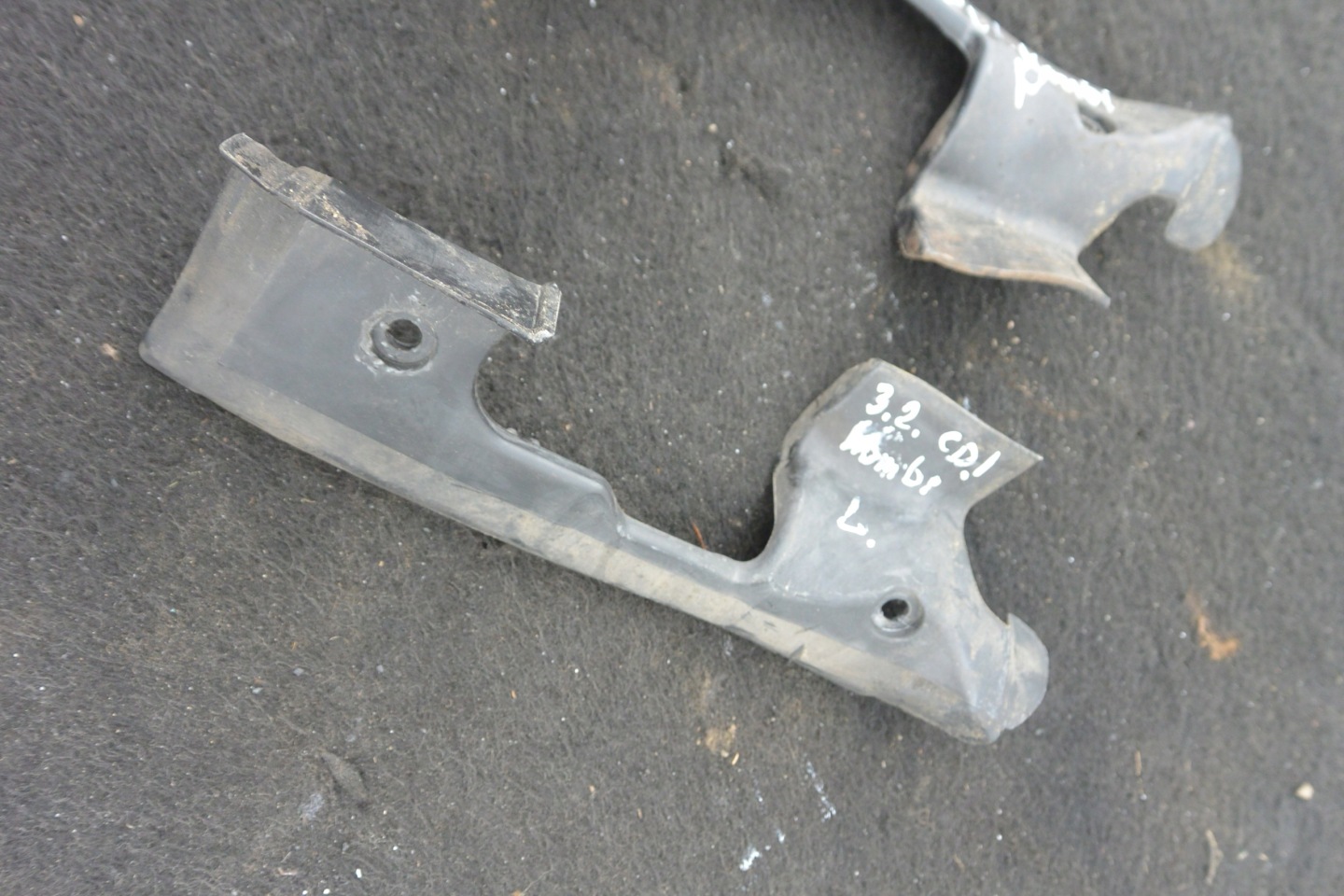 BLENDE ABDECKUNG SCHARNIERE HECKKLAPPE KPL MERCEDES W211 KOMBI
