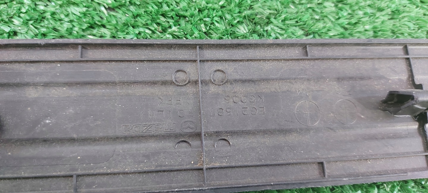 MAZDA CX7 left moulding threshold front cap ORG