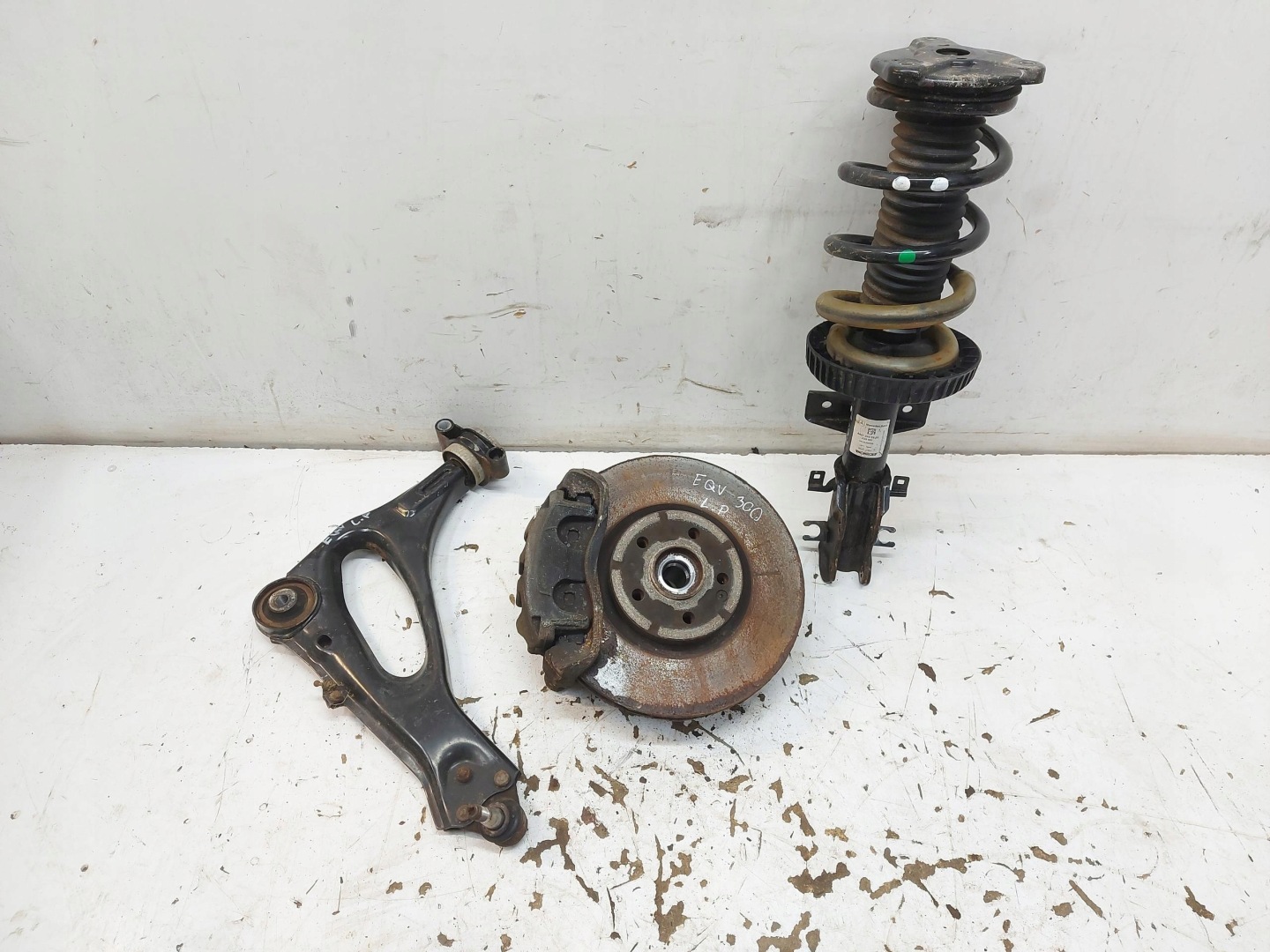 Mercedes EQV w447 V-klasa sususpension left front shock absorber swing