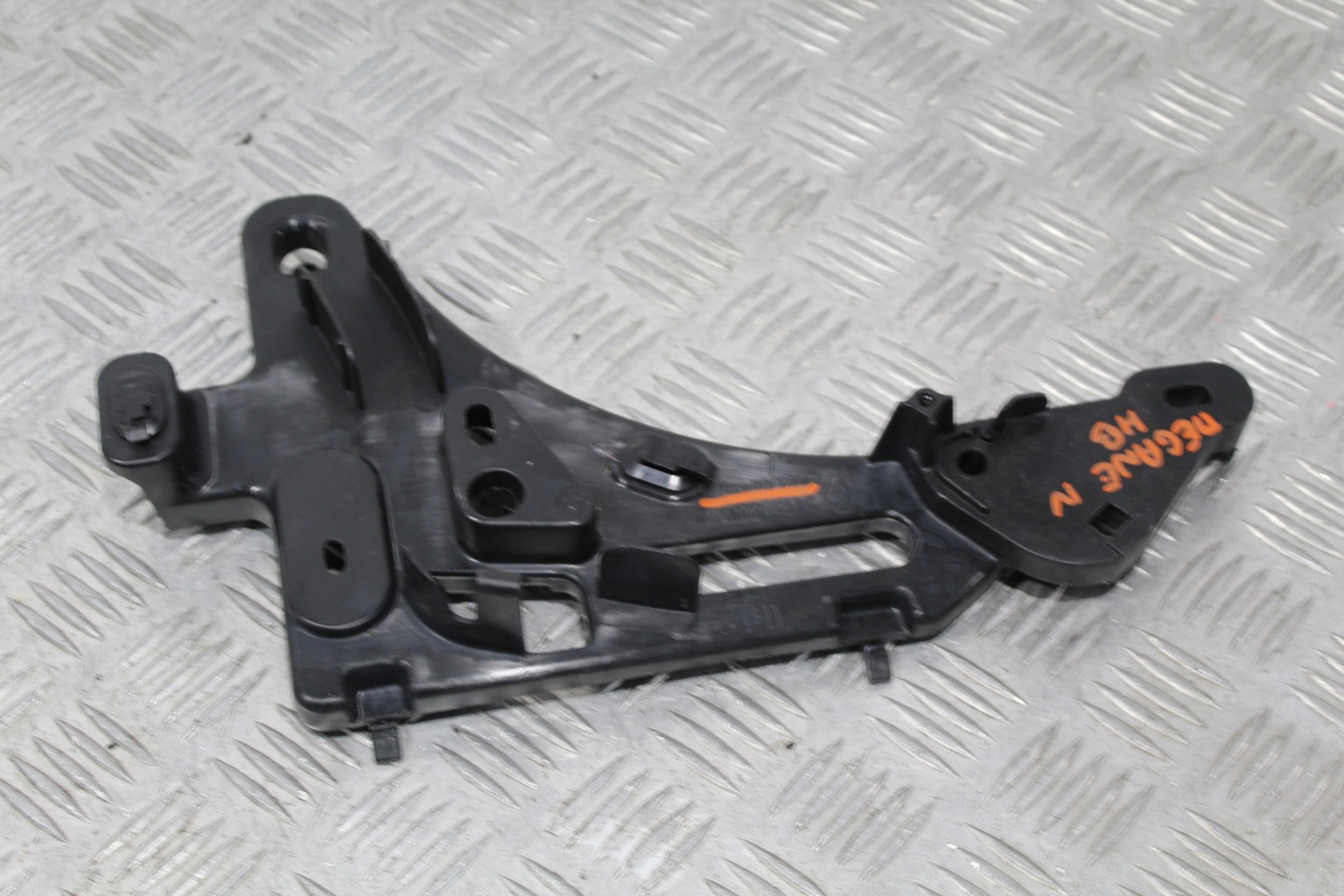SUPPORT PLAQUE POIGNÉE MEGANE IV 4 241388280R
