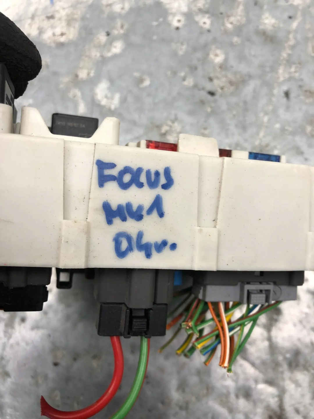 fuse box FORD FOCUS MK1 2M5T-14A073-BE