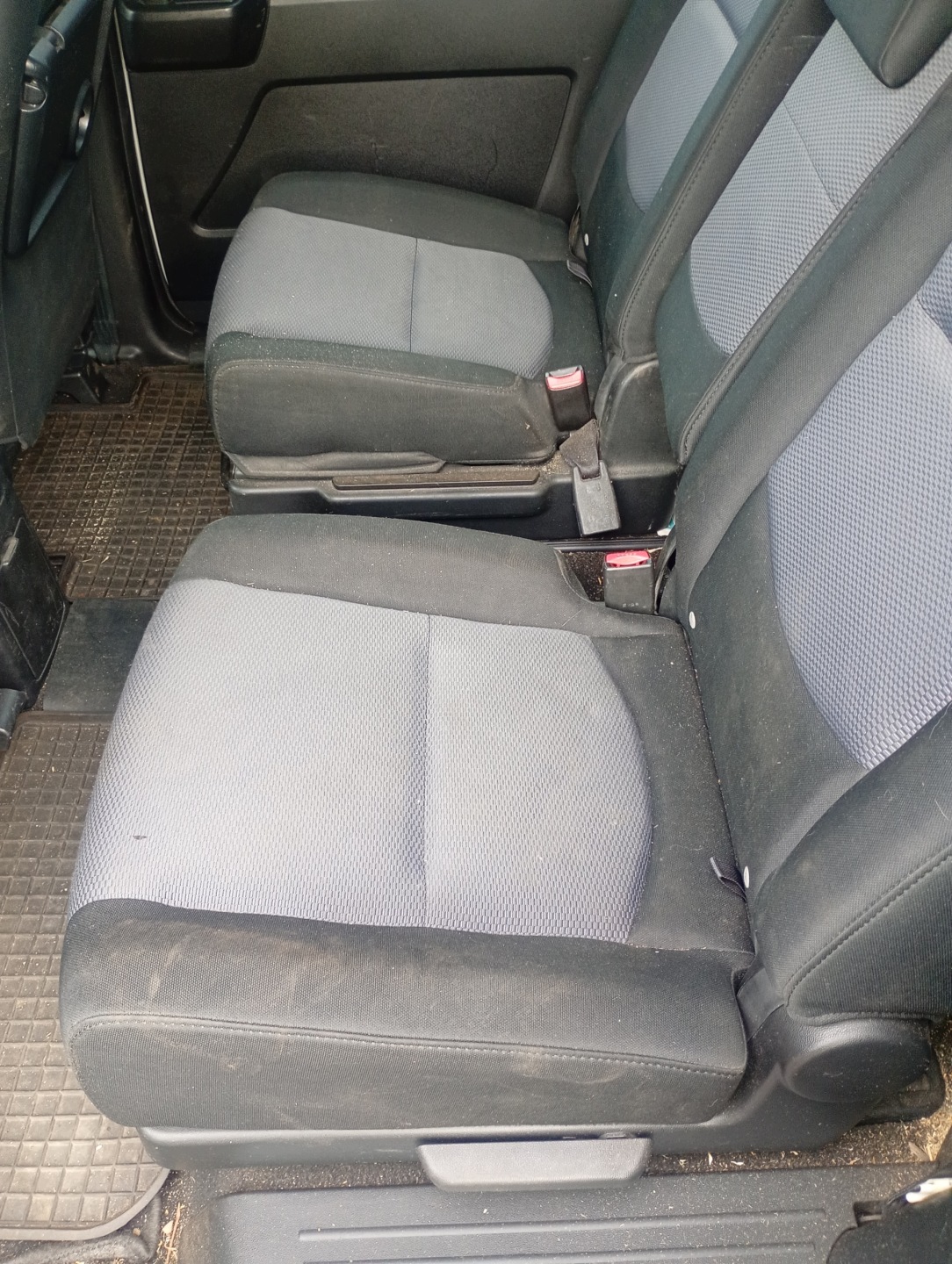 Sitz hinten heck Mazda 5 V 05-10