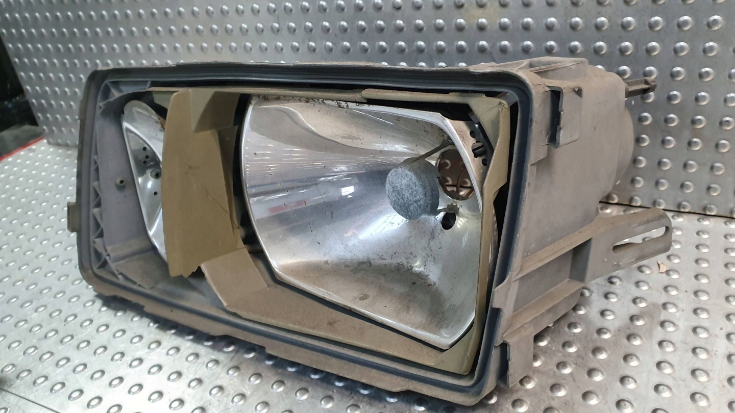 light front PUSZKA left MERCEDES S-KLASA II W126 79- A1268208961