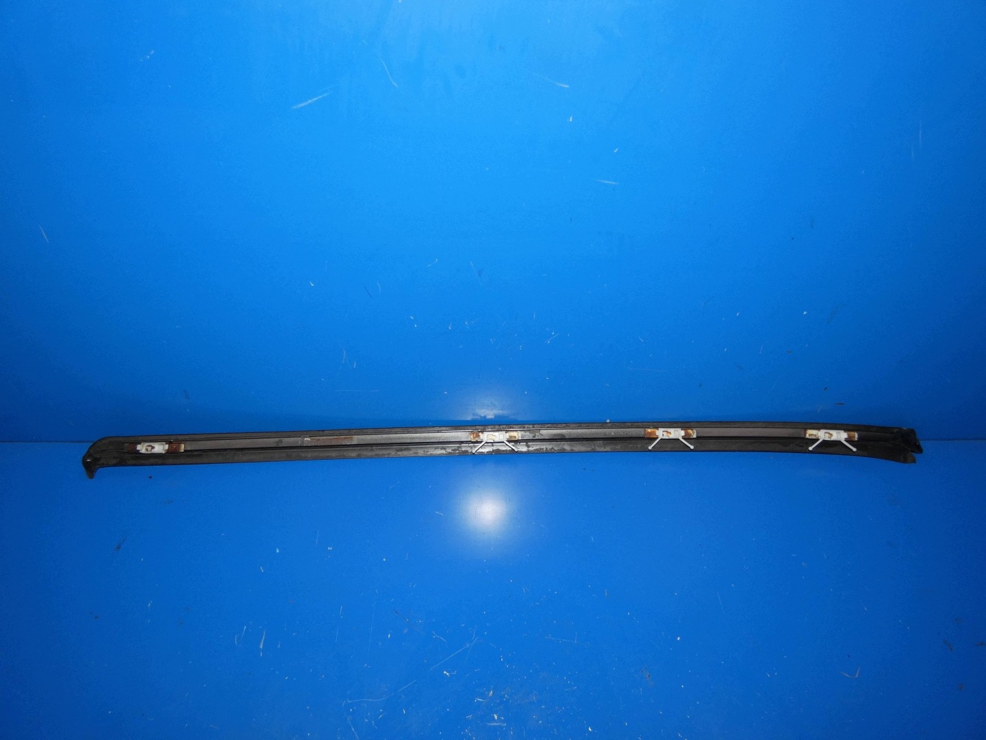 VOLVO XC60 and moulding windows CZOLOWEJ right right front