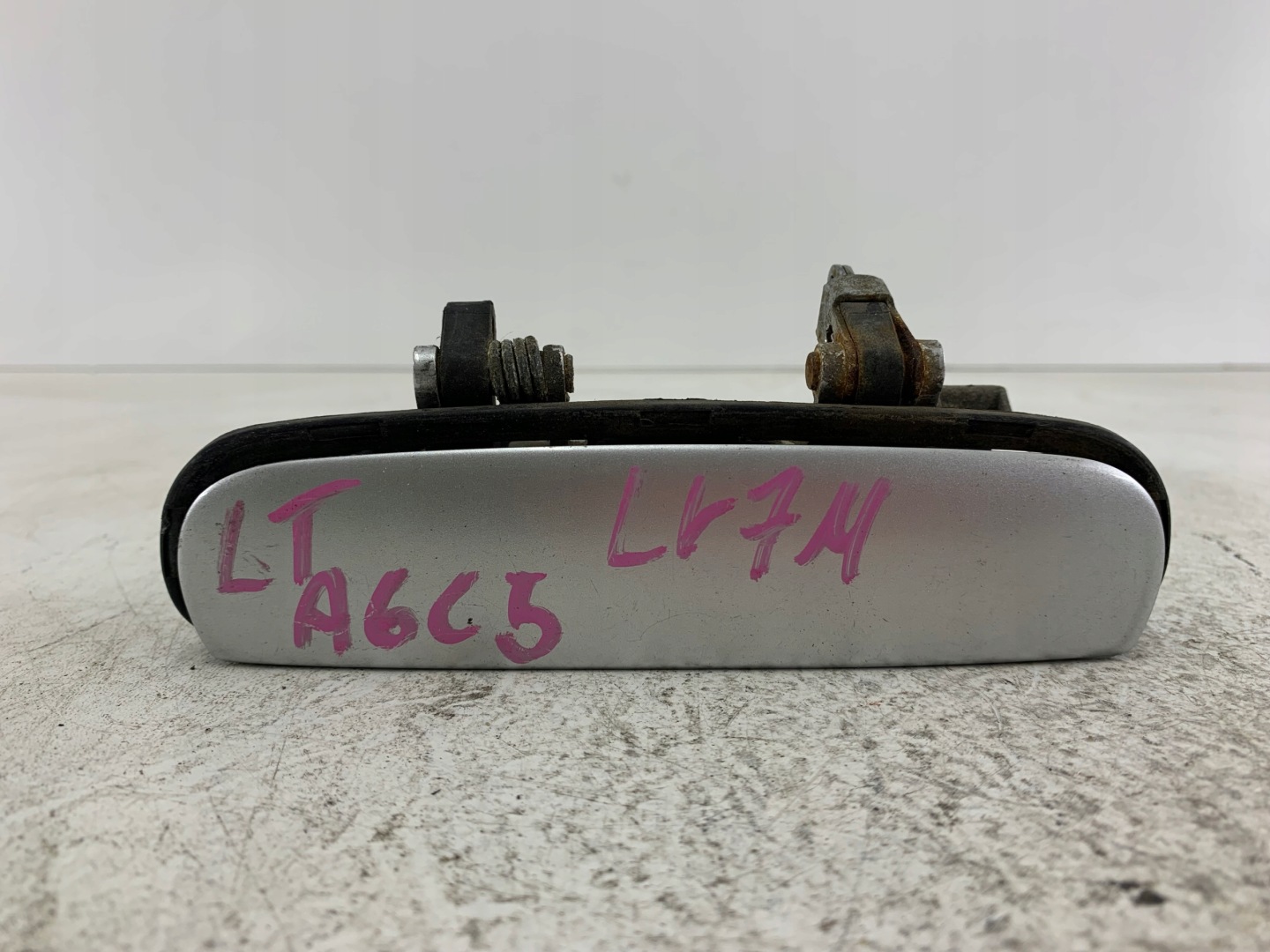 AUDI A6 C6 handle exterior left rear part LY7W