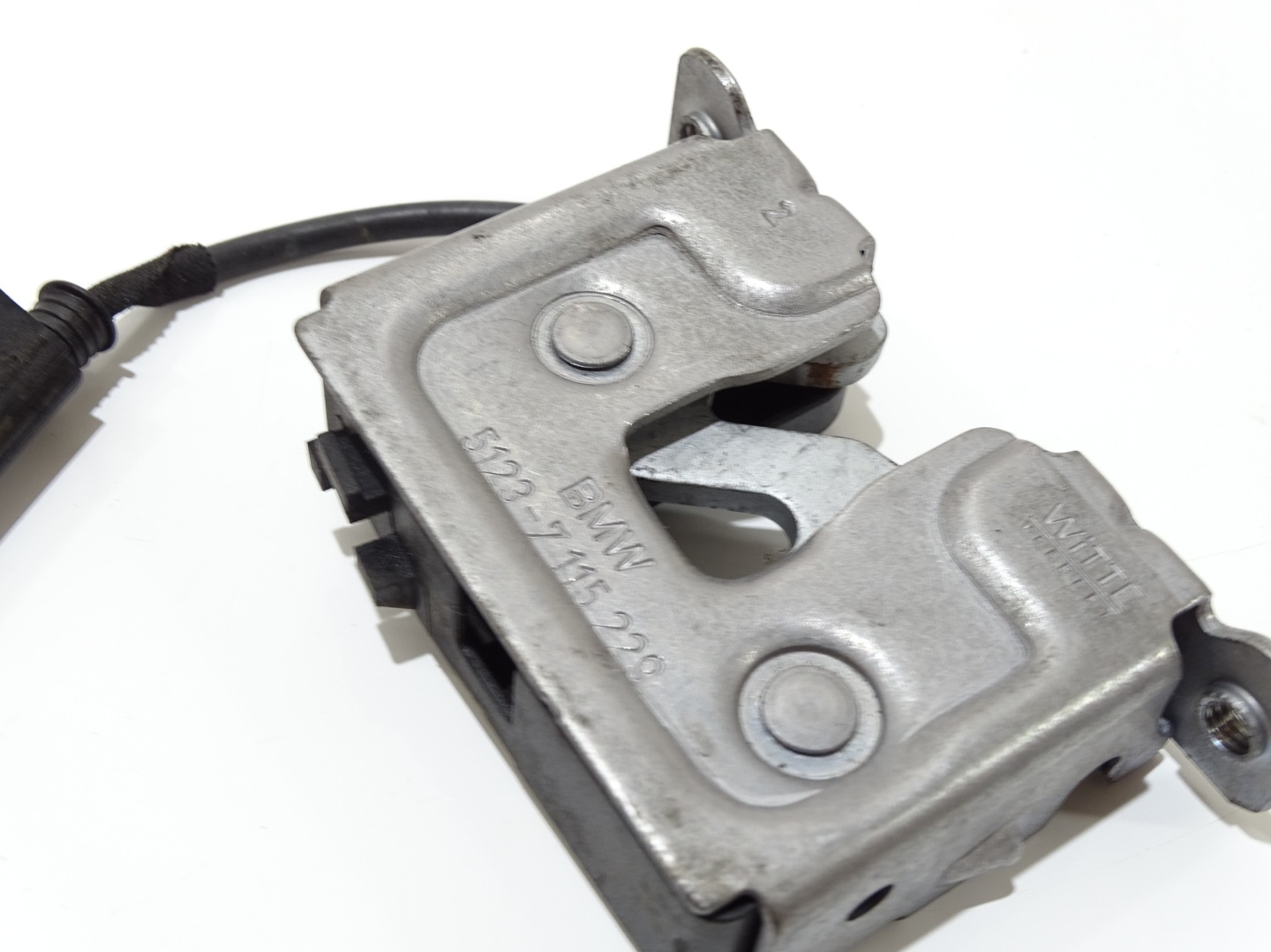 bonnet latch lock BMW E60 E61 E63 E84 E87 E88 E90 OE 7115229