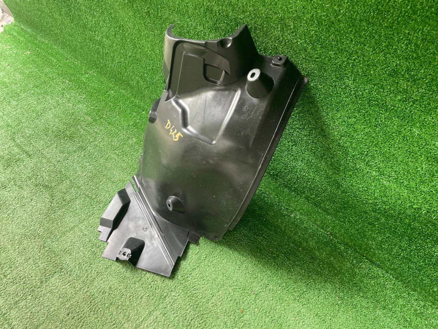 MERCEDES C-KLASA W204 mudguard front front right A2046984030