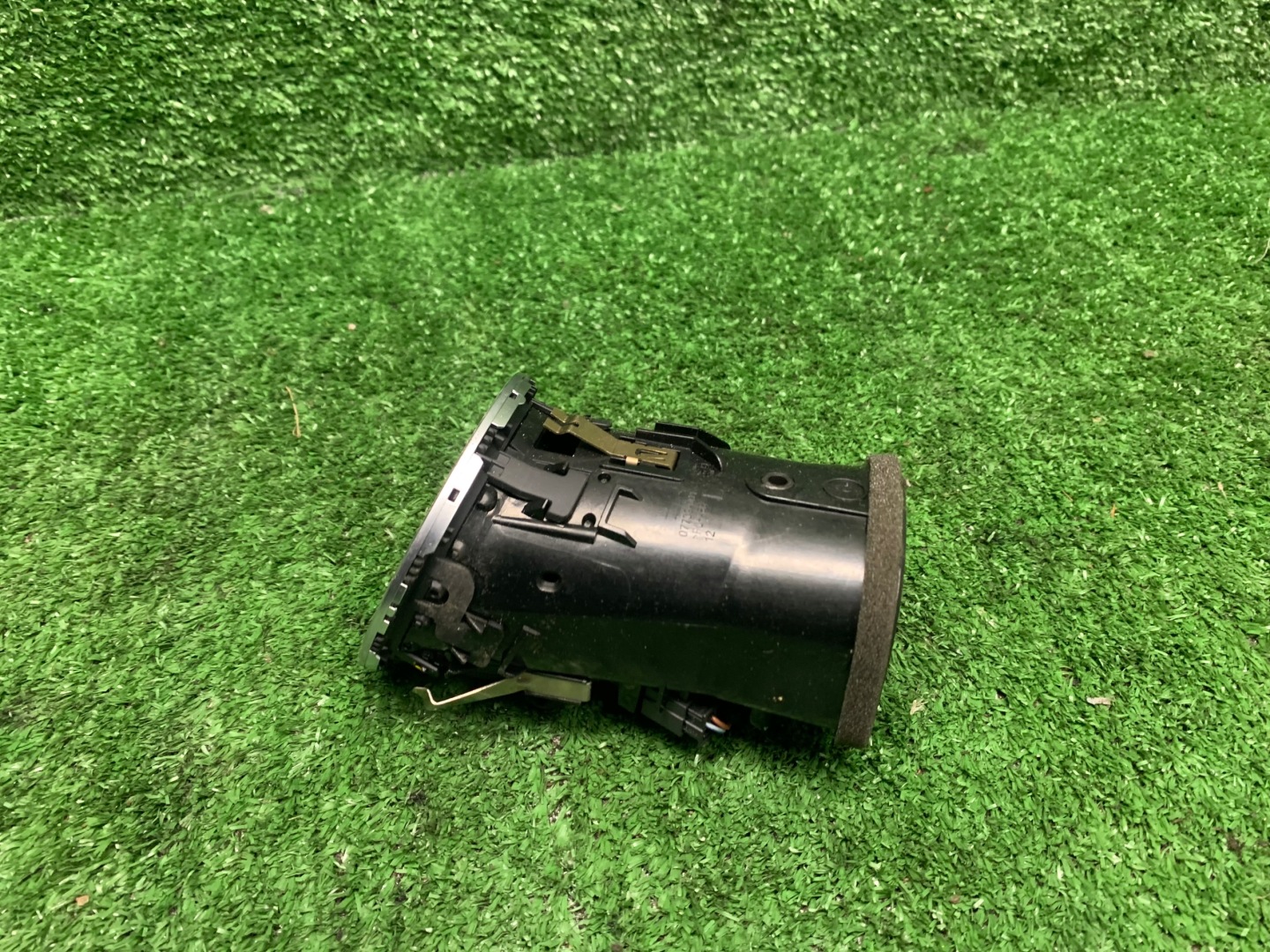 grid air conditioning devices left MERCEDES W204 2048306754