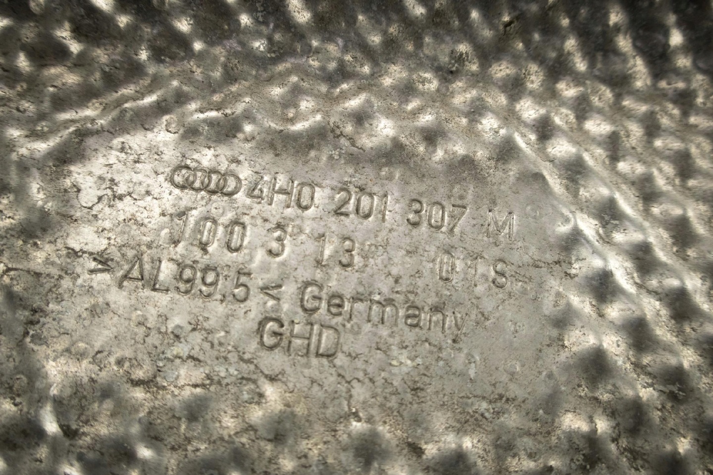 Blende Abdeckung termiczna Behälter des Kraftstoffsbehälters A8 4H 4H0201307M