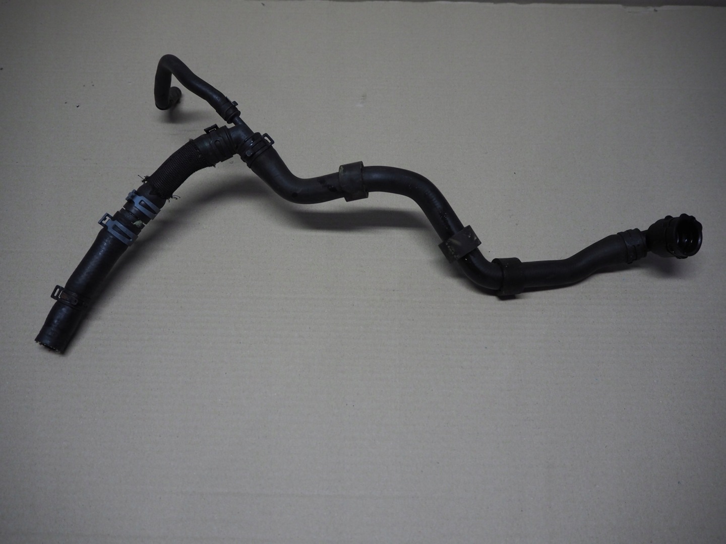 VW UP crijevo prijenos vode 1S0122101A