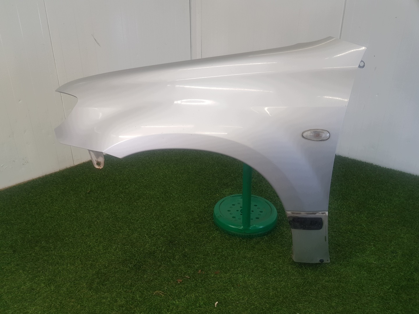 fender left front MITSUBISHI OUTLANDER